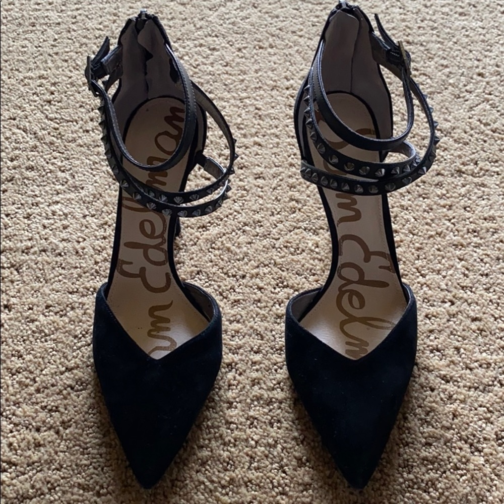 Black closed toe pointy suede shoes. Sam Edelman